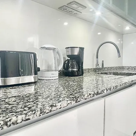 Bright Place Apartment *